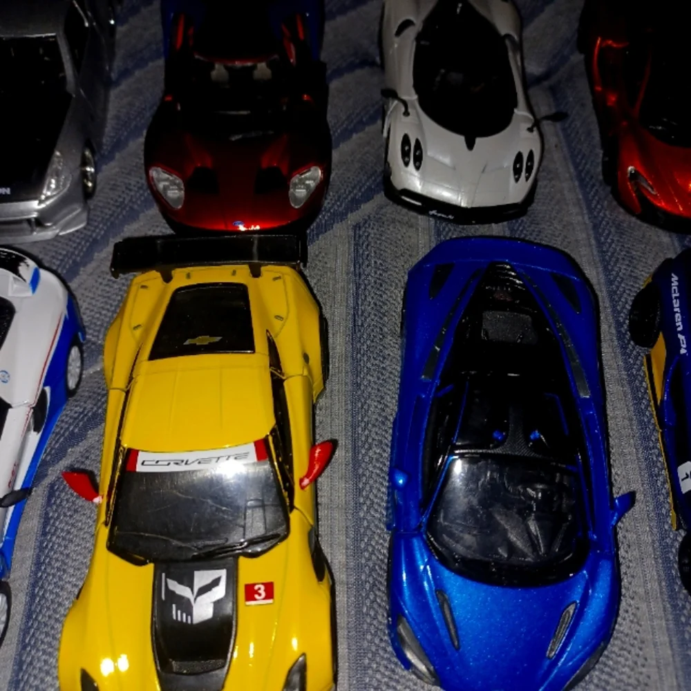 Assorted KINTOY Die-Cast Toy Cars Set Of 12 - Picture 5 of 7